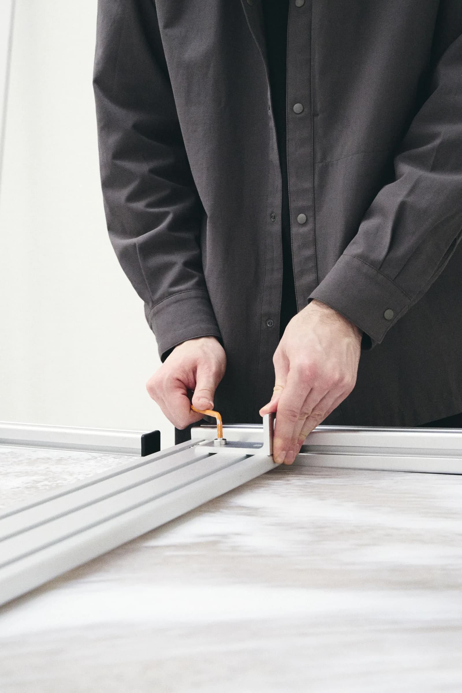 verbinden — kein werkzeug, kein kleben. steckverbinder aus edelstahl halten alles zusammen — und lassen alles wieder los. in unter 30 minuten aufgebaut.